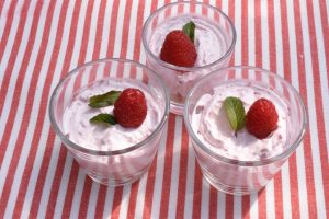 Hindbær cheesecake i glas - nem opskrift