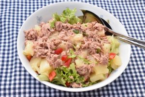 Salat med tun & ananas - nem tunsalat opskrift 