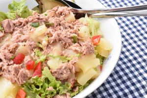 Salat med tun & ananas - nem tunsalat opskrift