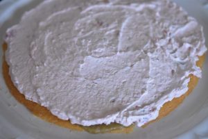 Jordbærlagkage - nem lagkage med makroner