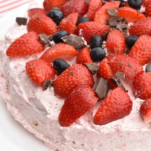 Jordbærlagkage - nem lagkage med makroner