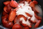 Jordbærsovs - nem frugtsovs til is & dessert
