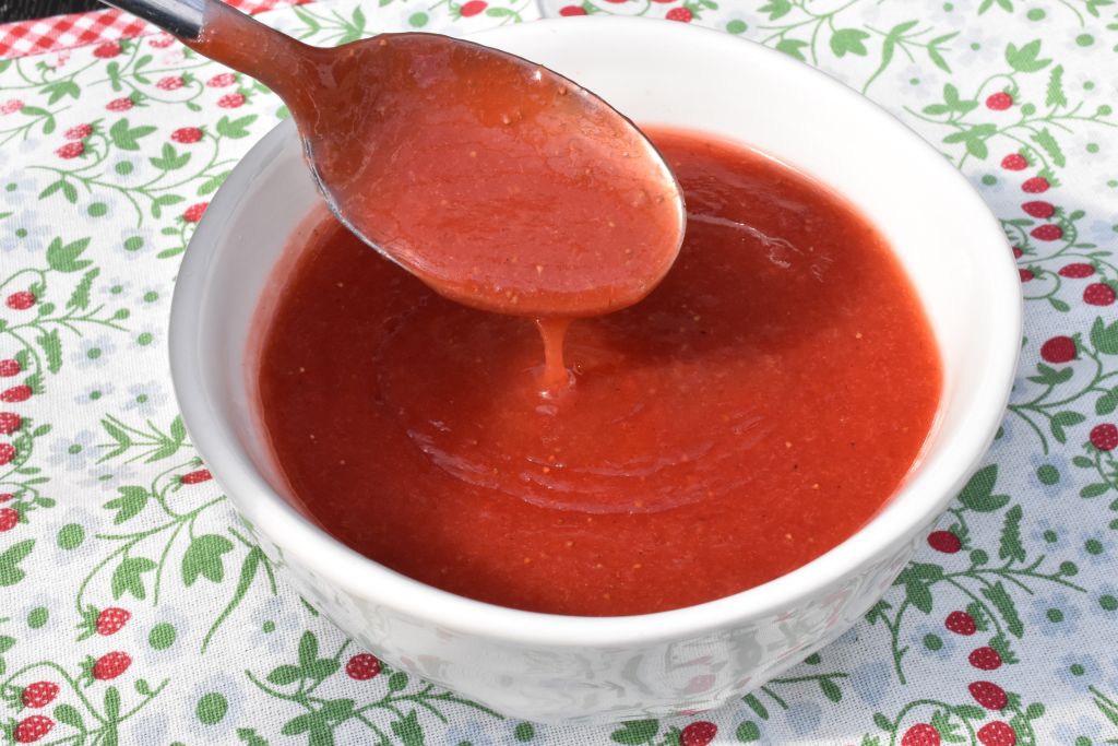 Jordbærsovs - nem frugtsovs til is & dessert