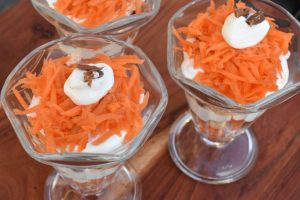 Rå gulerodskage med Daim - nem opskrift