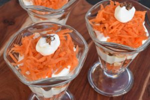 Rå gulerodskage med Daim - nem opskrift