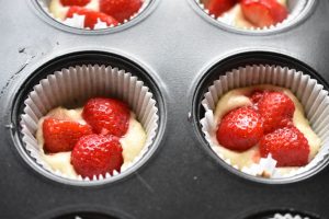 DSC_2453 • nogetiovnen.dk Lækre muffins med jordbær - nem opskrift