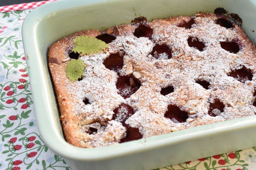 Saftig jordbærkage - nem kage med bær