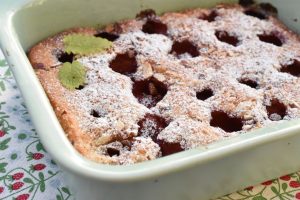 Saftig jordbærkage - nem kage med bær