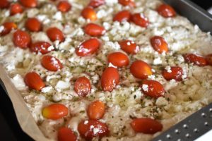 DSC_2607 • nogetiovnen.dk Nemt foccacia brød med feta & tomat i bradepande
