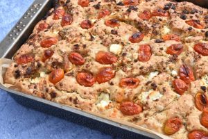 DSC_2642 • nogetiovnen.dk Nemt foccacia brød med feta & tomat i bradepande