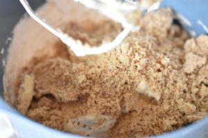 Nøddebund med rabarberskum - mandeldrøm