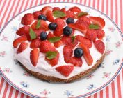 Nøddebund med rabarberskum - mandeldrøm