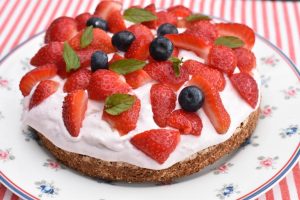 Nøddebund med rabarberskum - mandeldrøm