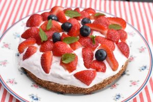 Nøddebund med rabarberskum - mandeldrøm