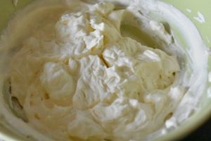 Nem cheesecake med rabarber & crumble drys