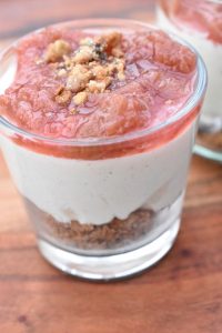 DSC_1789 • nogetiovnen.dk Nem cheesecake med rabarber & crumble drys