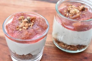 DSC_1791 • nogetiovnen.dk Nem cheesecake med rabarber & crumble drys