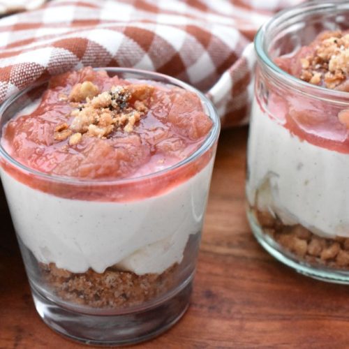 Nem cheesecake med rabarber & crumble drys