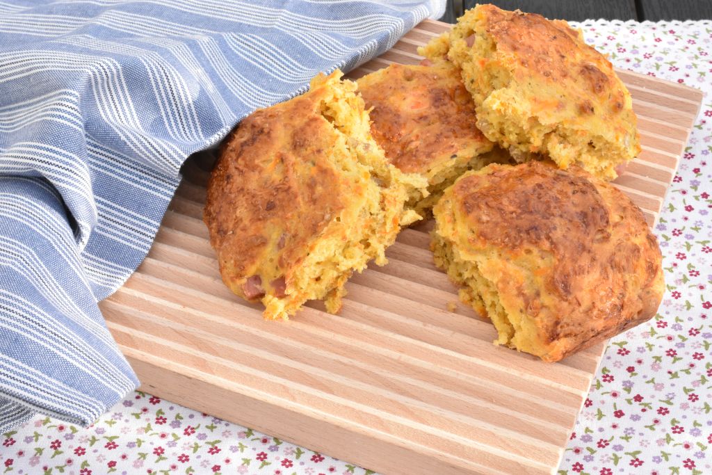 Skinkeboller med ost - gulerodsbrud m. skinke