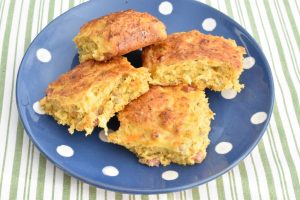 Skinkeboller med ost - gulerodsbrud m. skinke