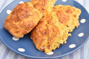 Skinkeboller med ost - gulerodsbrud m. skinke