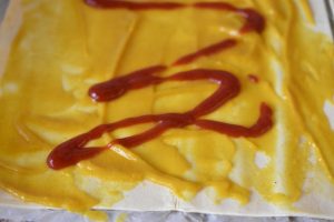 Skinkehorn med ost & sesam af nem butterdej