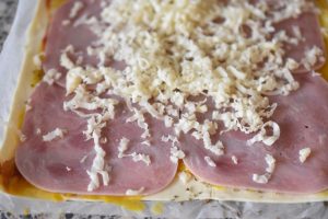 Skinkehorn med ost & sesam af nem butterdej