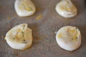 Hvidløgssnegle med ost - butterdej snacks