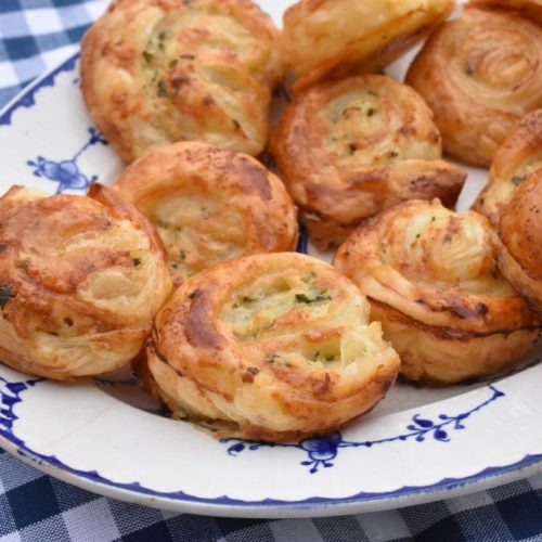 Hvidløgssnegle med ost - butterdej snacks