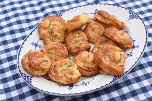 Hvidløgssnegle med ost - butterdej snacks