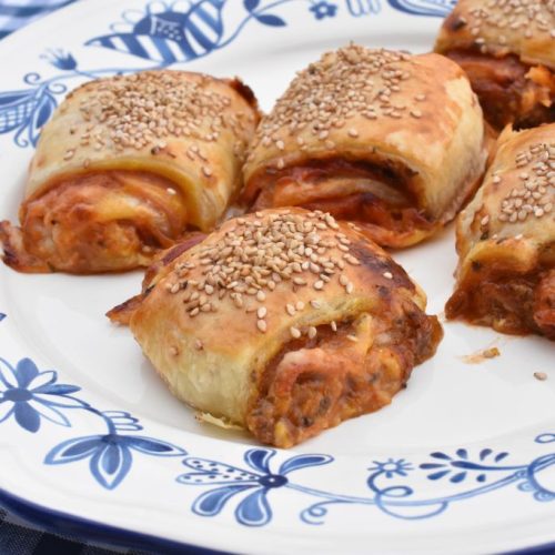 Skinkehorn med ost & sesam af nem butterdej