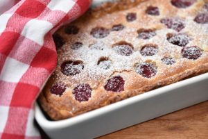 Hindbærkage med marcipan - nem kage med hindbær