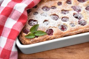 Hindbærkage med marcipan - nem kage med hindbær