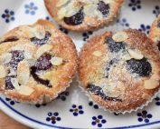 Kirsebærmuffins - lækre muffins med kirsebær