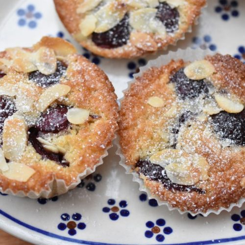 Kirsebærmuffins - lækre muffins med kirsebær