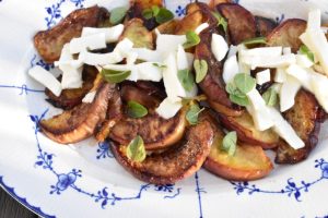 Stegte ferskner med mozzarella & honning