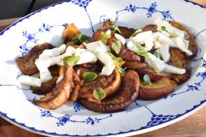 Stegte ferskner med mozzarella & honning