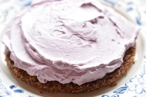 Brombærtærte med brombærskum - nem kage