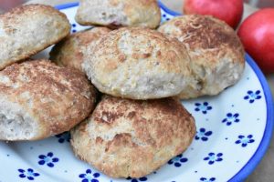 Æbleboller med kanel - boller med æbler
