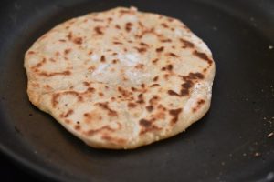 Naanbrød med hvidløg & ost - nem opskrift