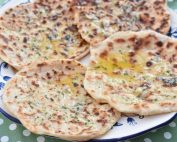 DSC_3105 • nogetiovnen.dk Naanbrød med hvidløg & ost - nem opskrift