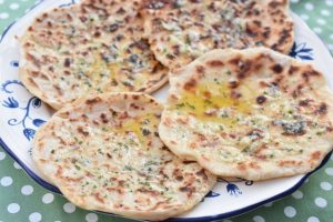 Naanbrød med hvidløg & ost - nem opskrift