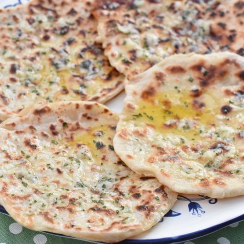 Naanbrød med hvidløg & ost - nem opskrift