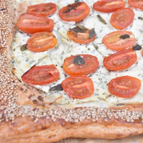 Butterdejstærte med tomater og flødeost - nem