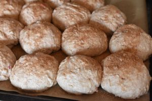 Æbleboller med kanel - lækre boller med æble
