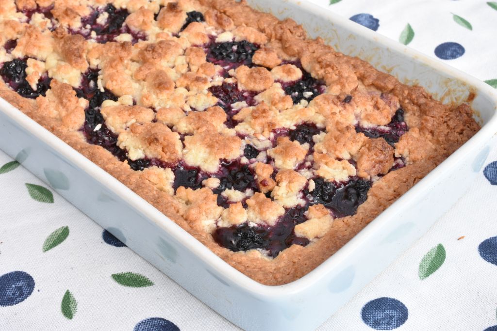 Smuldrekage med brombær & kokos - nem