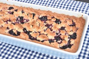 Smuldrekage med brombær & kokos - nem