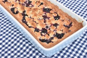 Smuldrekage med brombær & kokos - nem