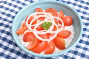 DSC_3394 (2) • nogetiovnen.dk Sund tunsalat med skyr & tomat - nem opskrift