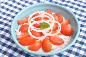 DSC_3395 (2) • nogetiovnen.dk Sund tunsalat med skyr & tomat - nem opskrift